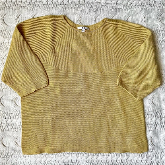 Uniqlo Sweaters - UNIQLO women’s 3D knitted sweater